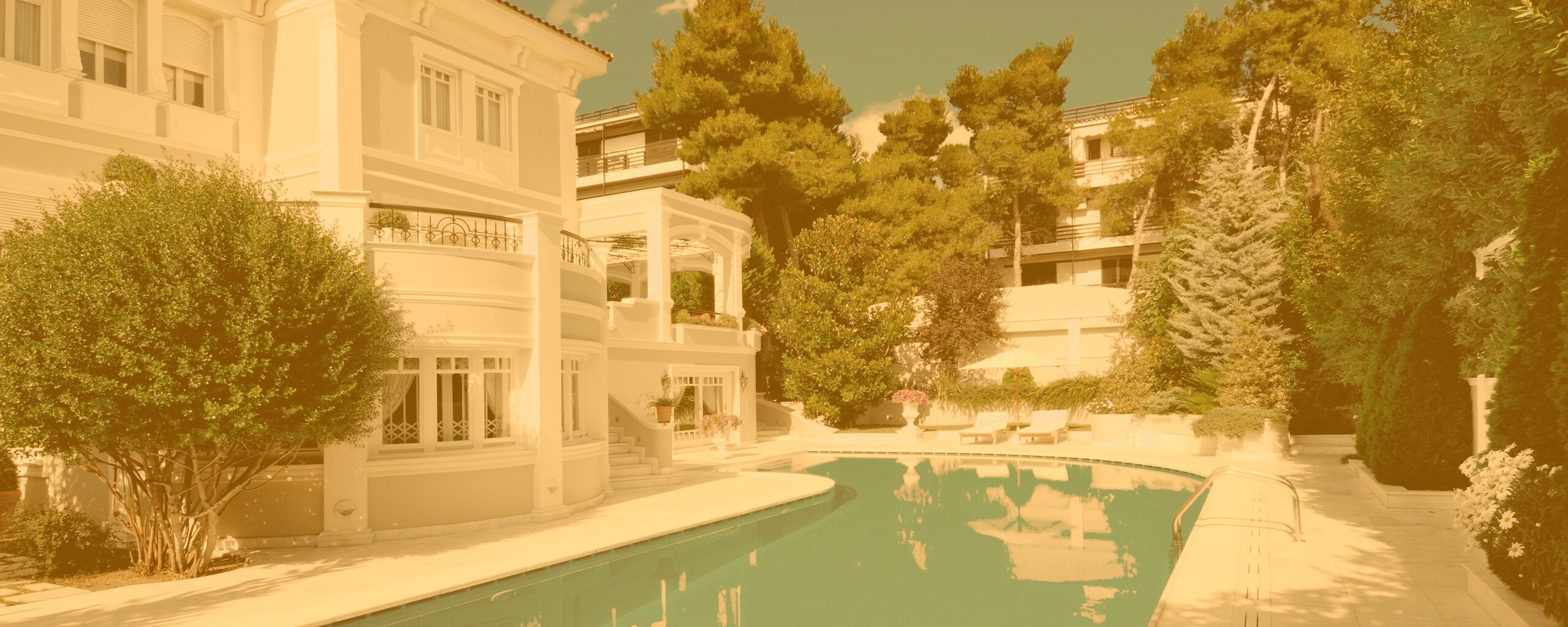 Особняк с бассейном обои