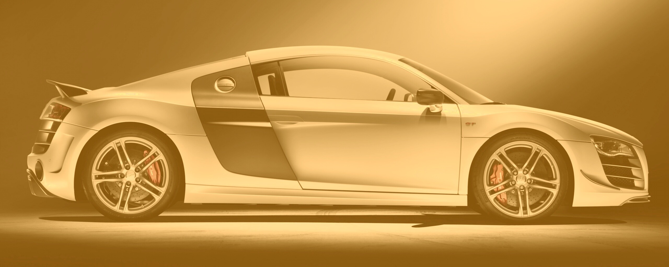 Audi R8 вид сбоку обои