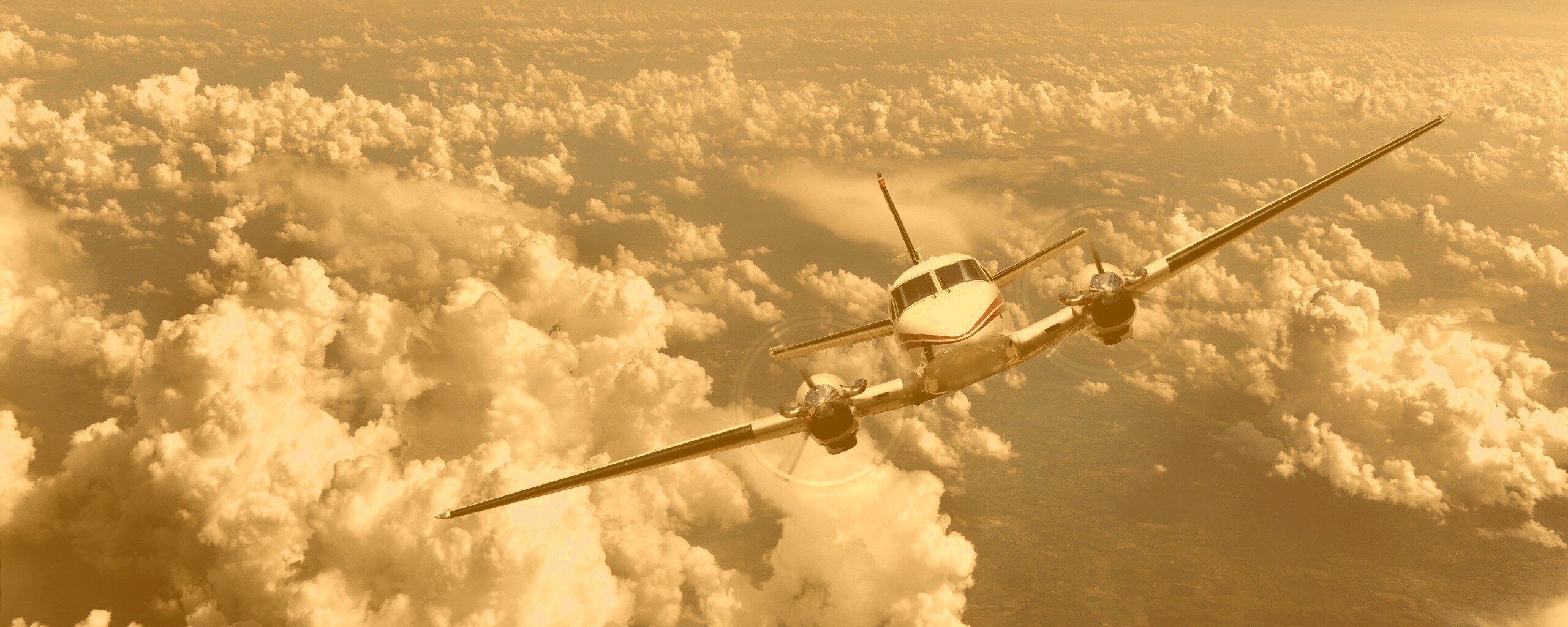 Самолет над облаками обои