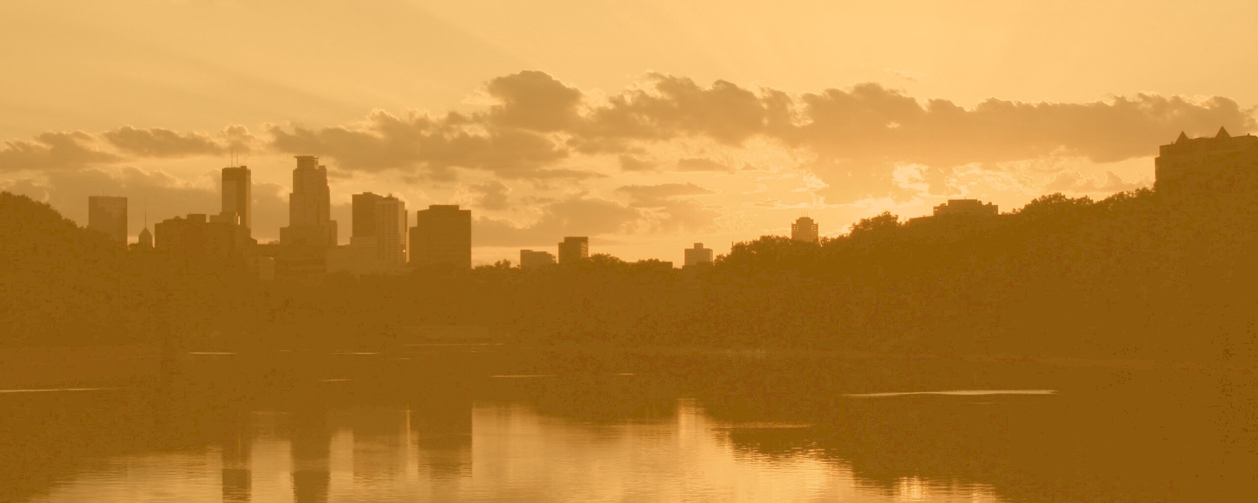 Закат над городом обои