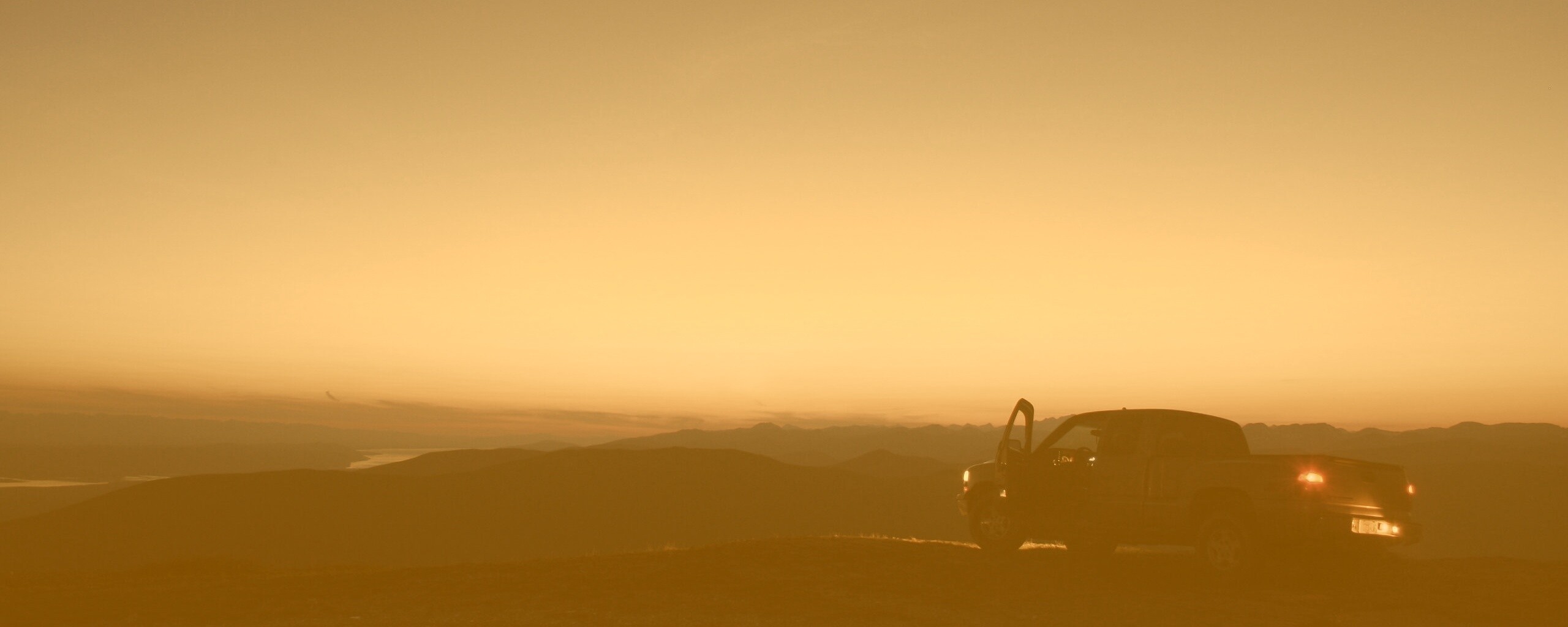 Авто на фоне заката обои