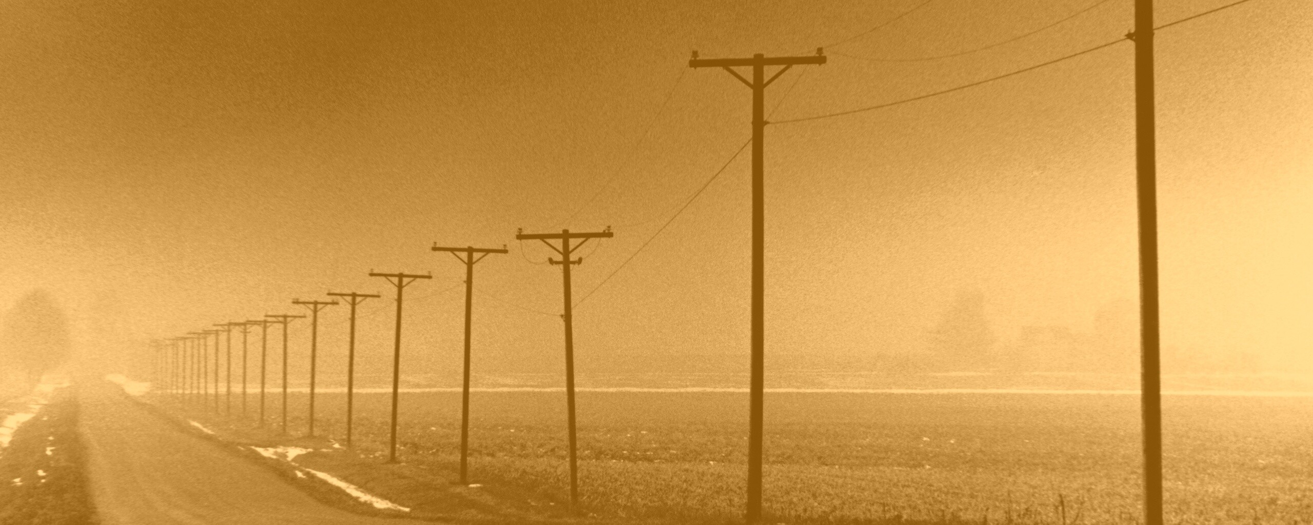 Столбы вдоль дороги обои