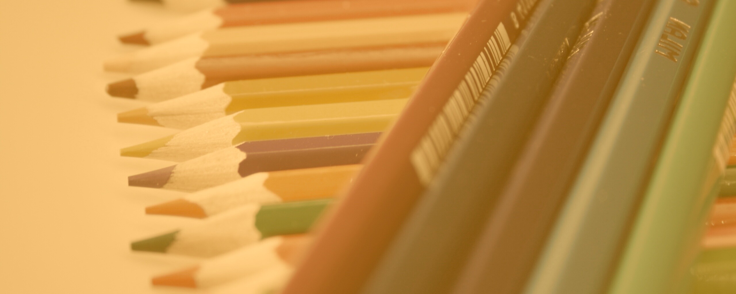 Цветные карандаши обои