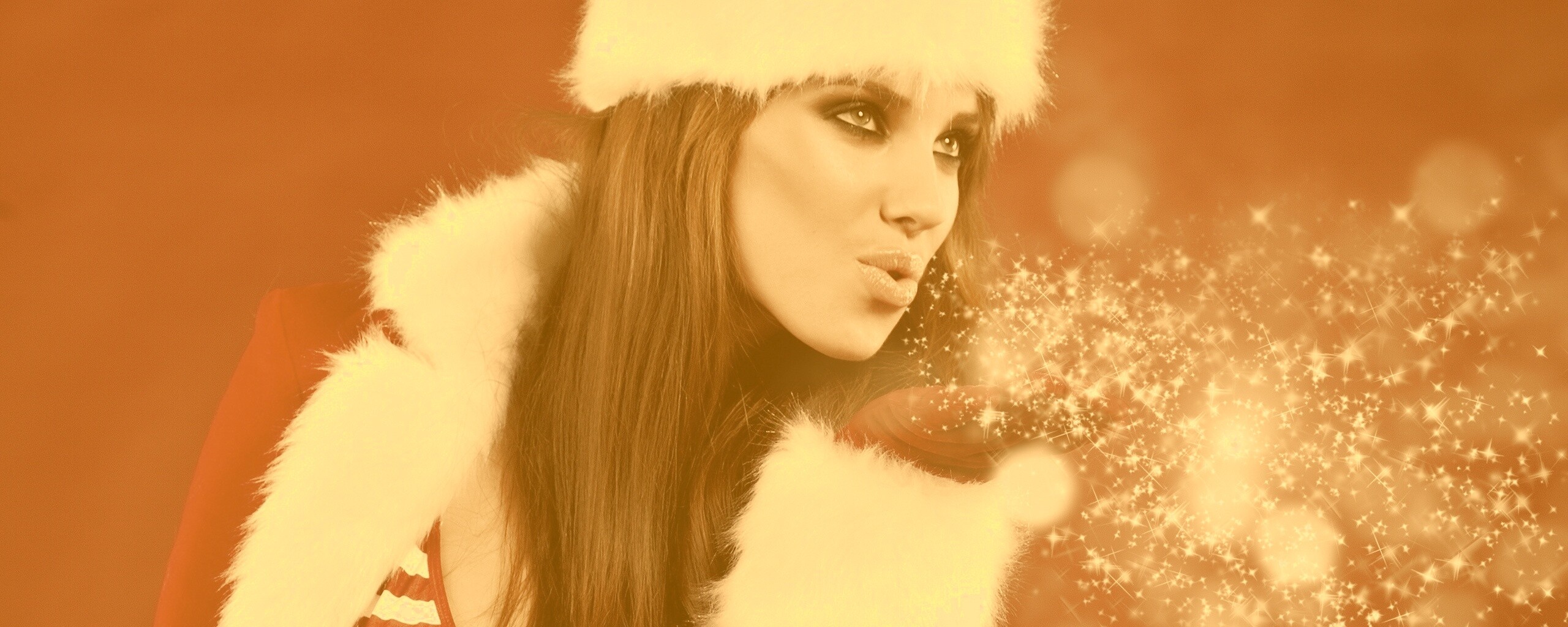 Снегурочка дует на снежинки обои