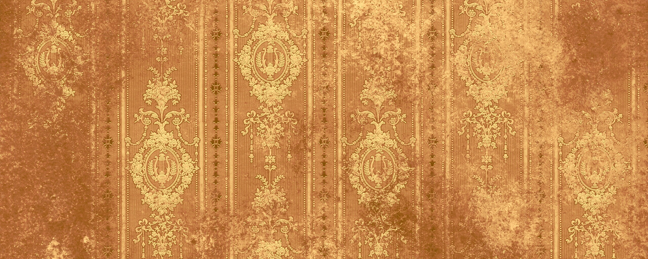 Старинные фиолетовые обои с узорами обои