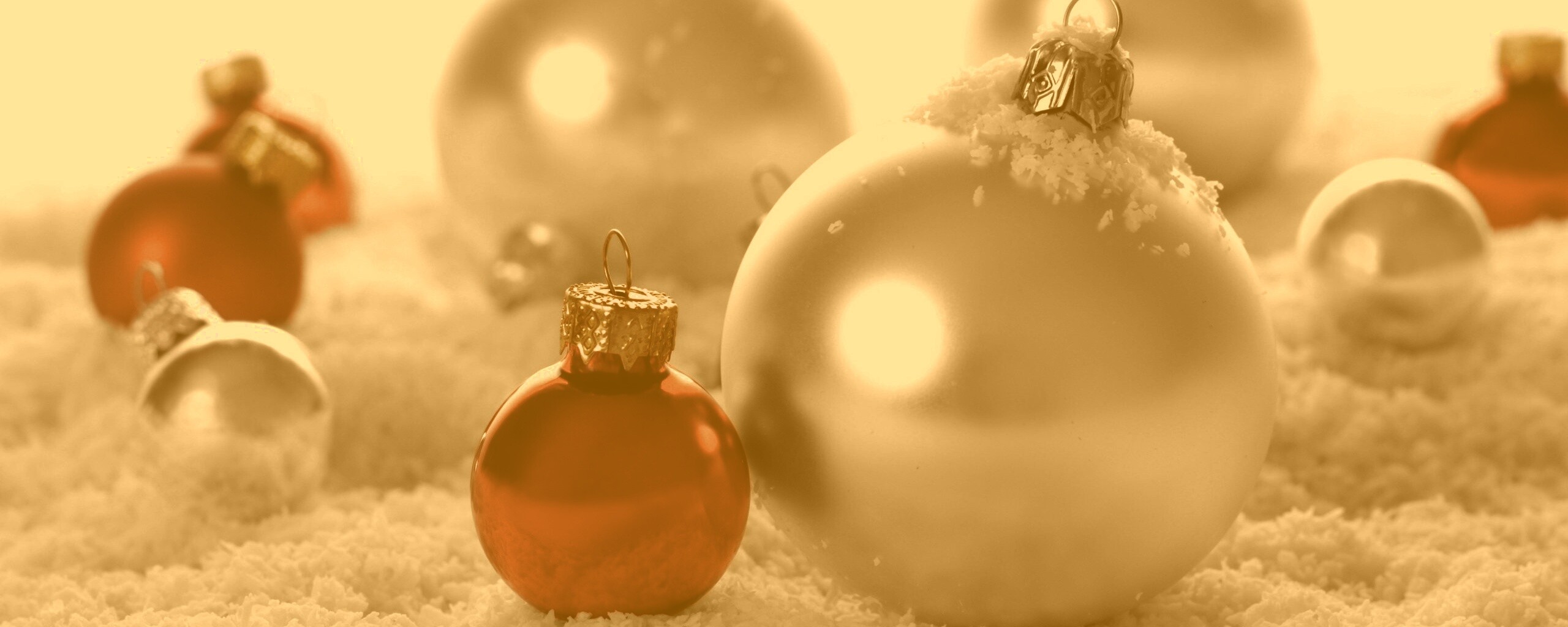 Красно-белые игрушки  обои