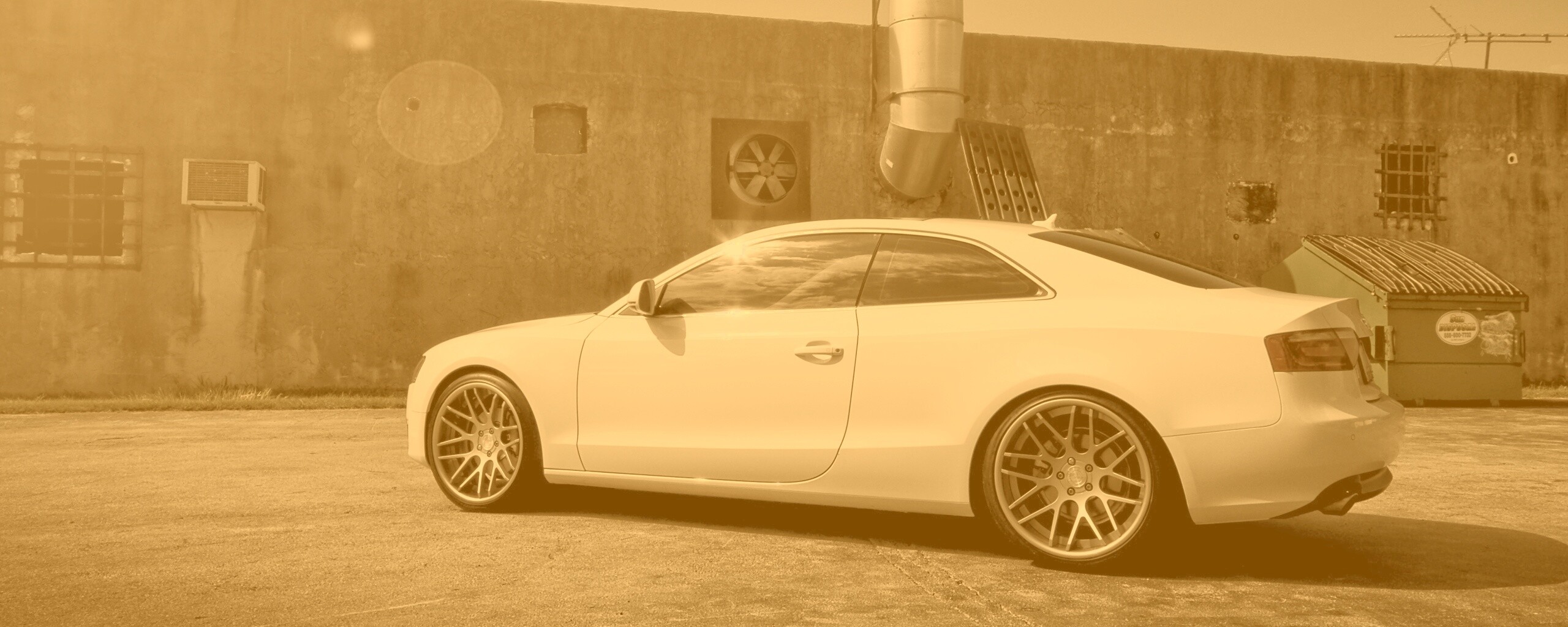 Белый автомобиль обои