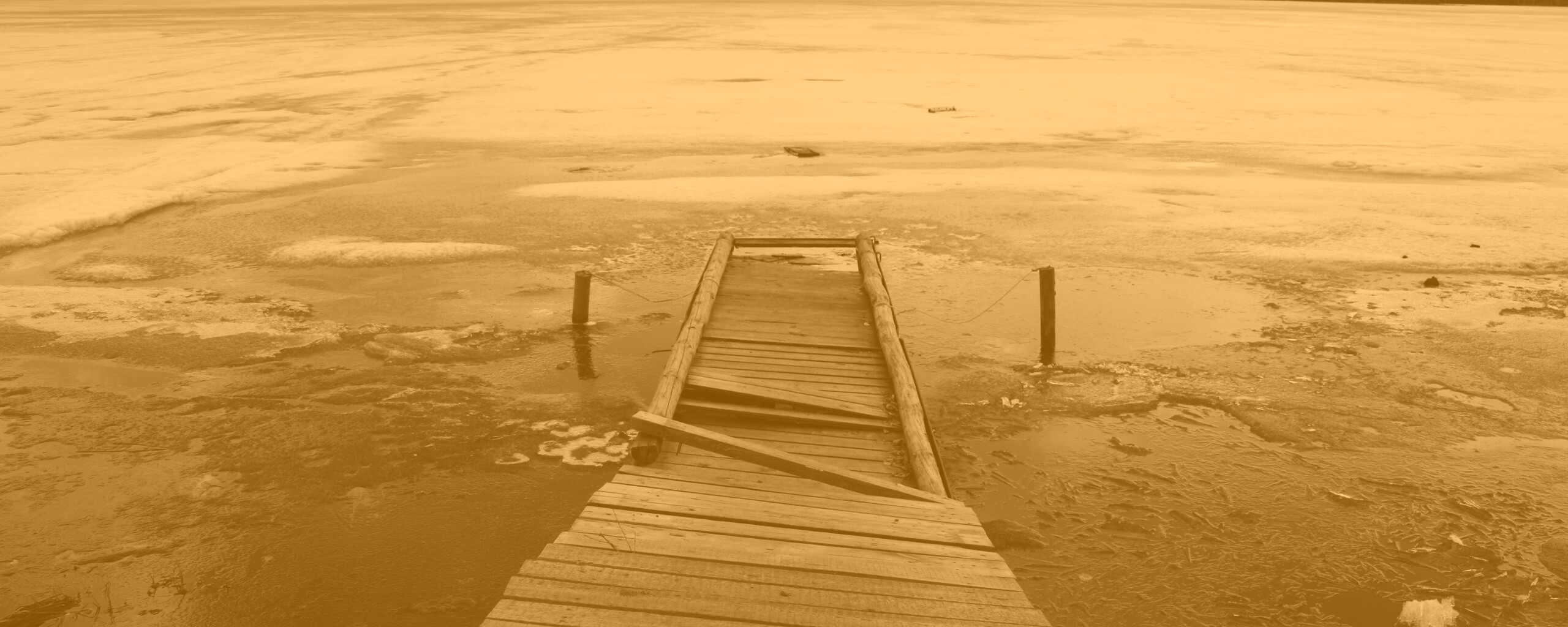 Пирс на замерзшем озере обои