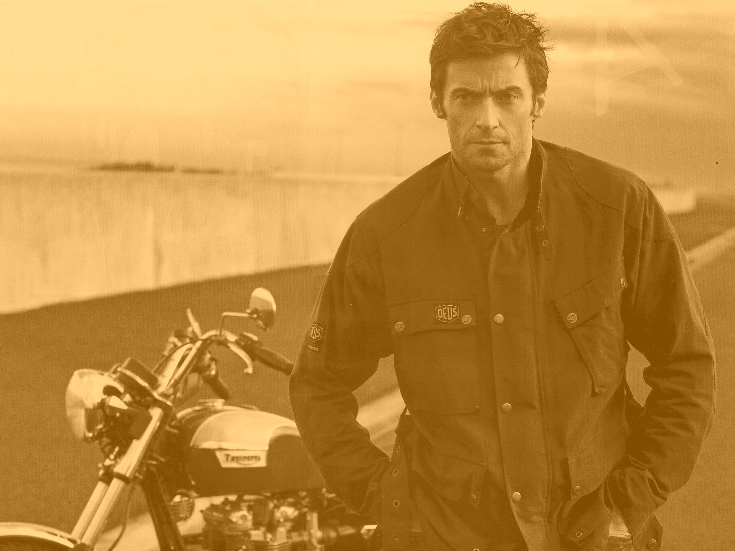 Хью Джекман с мотоциклом обои