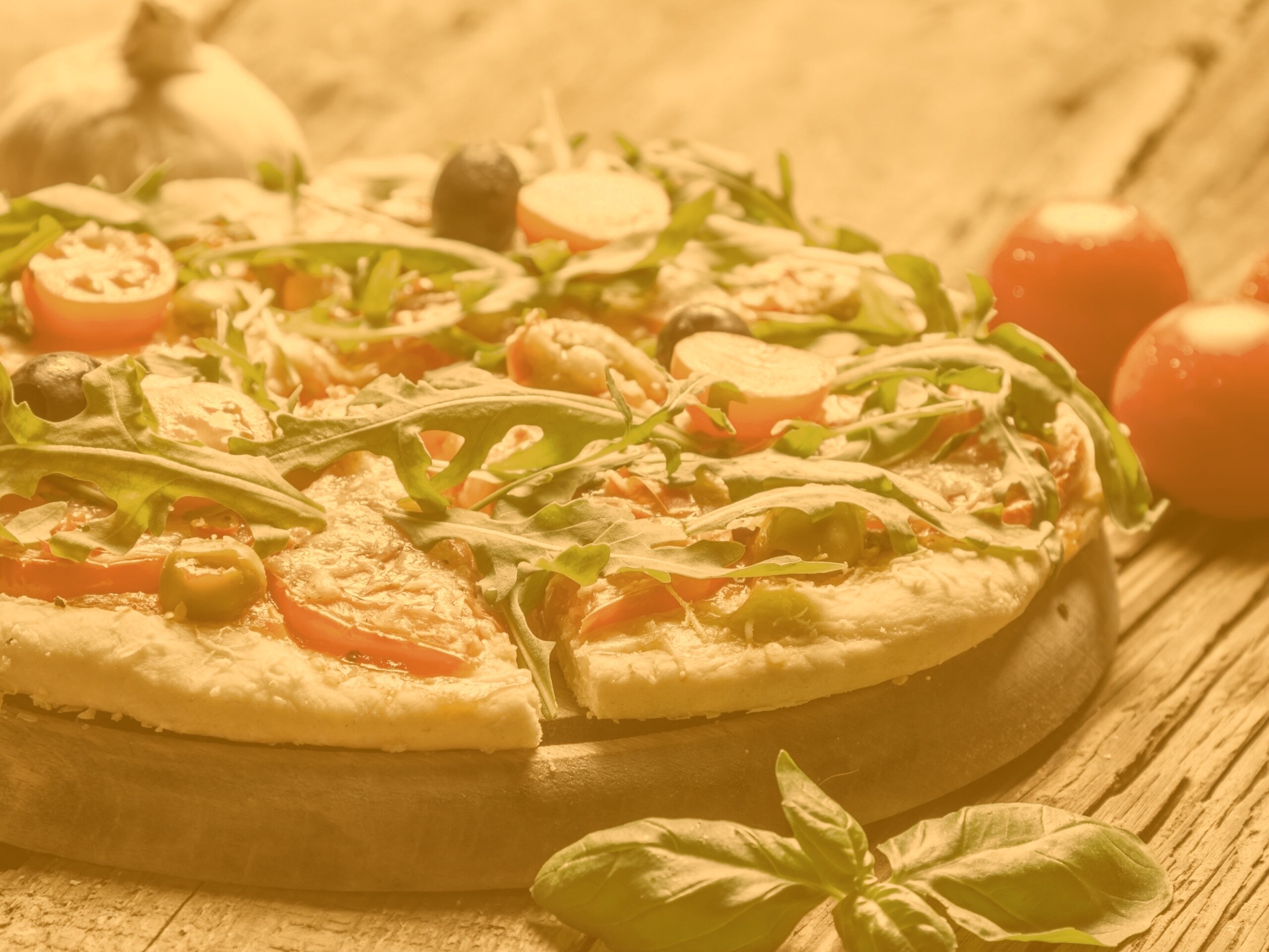 Свежая пицца с рукколой обои