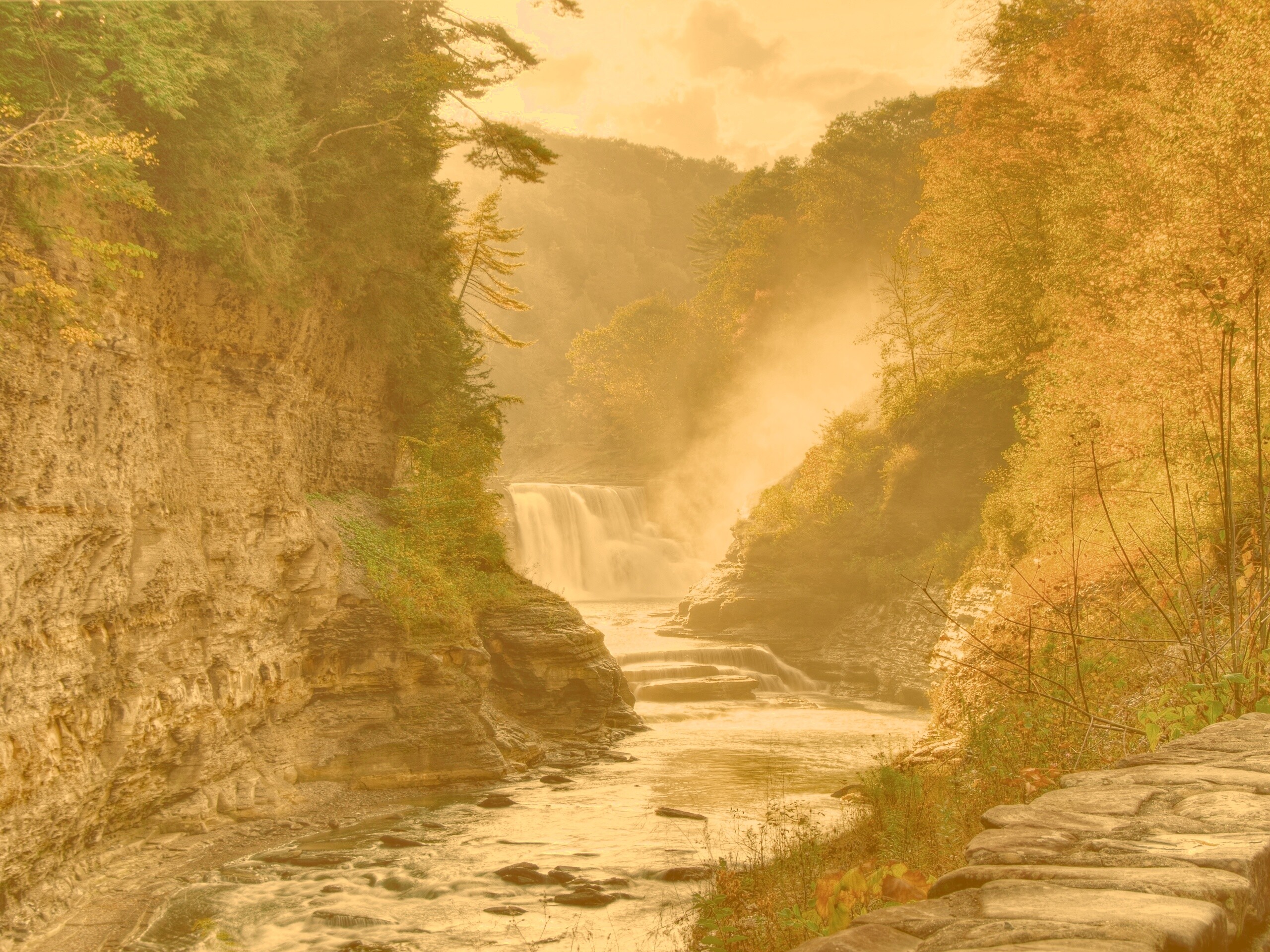 Скалистый водопад обои