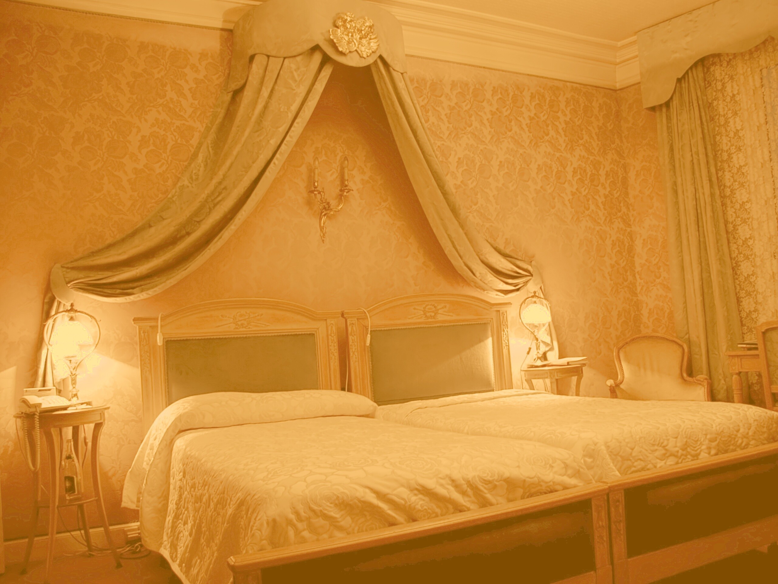 Спальня обои