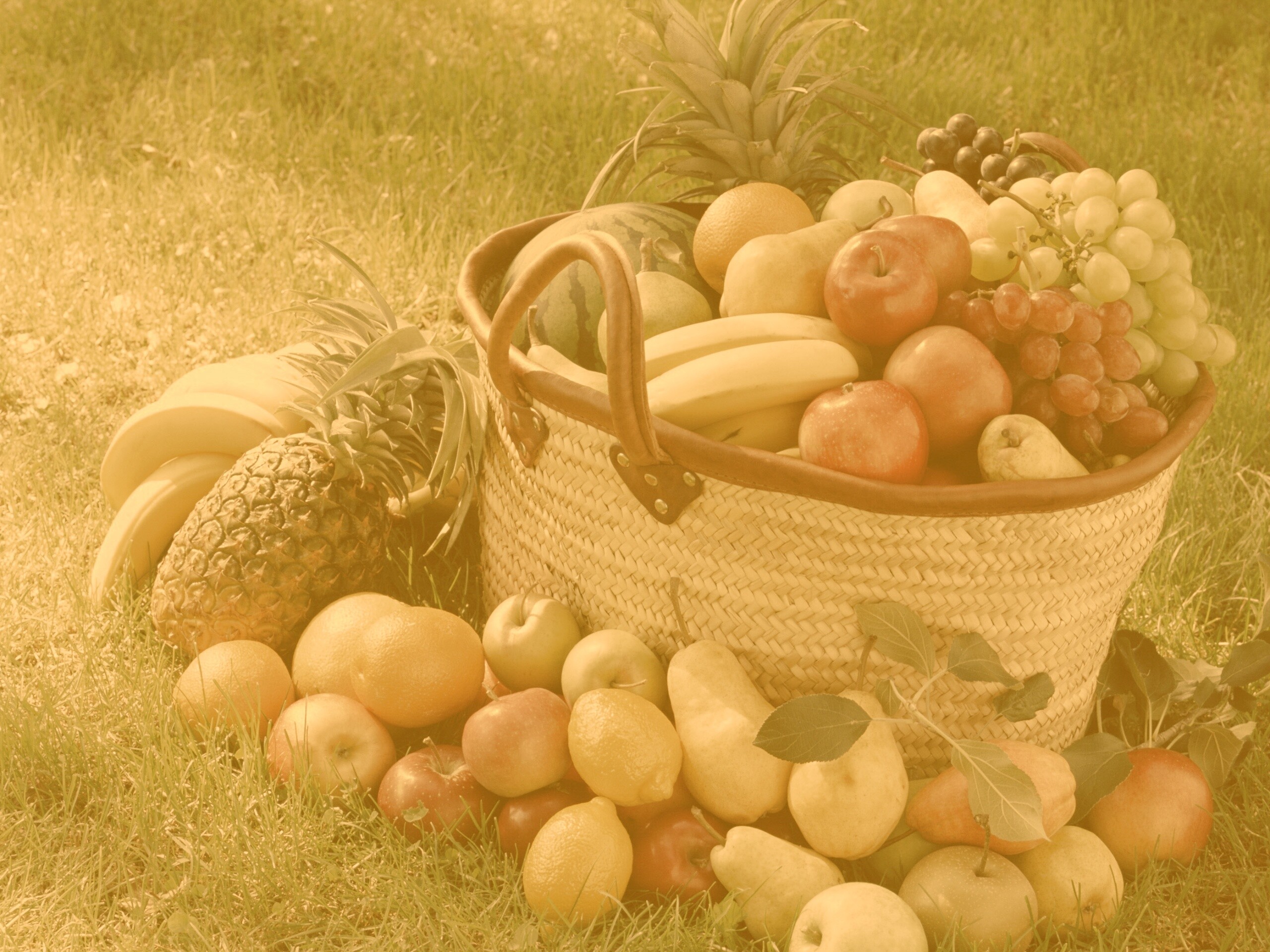 Корзина с фруктами обои