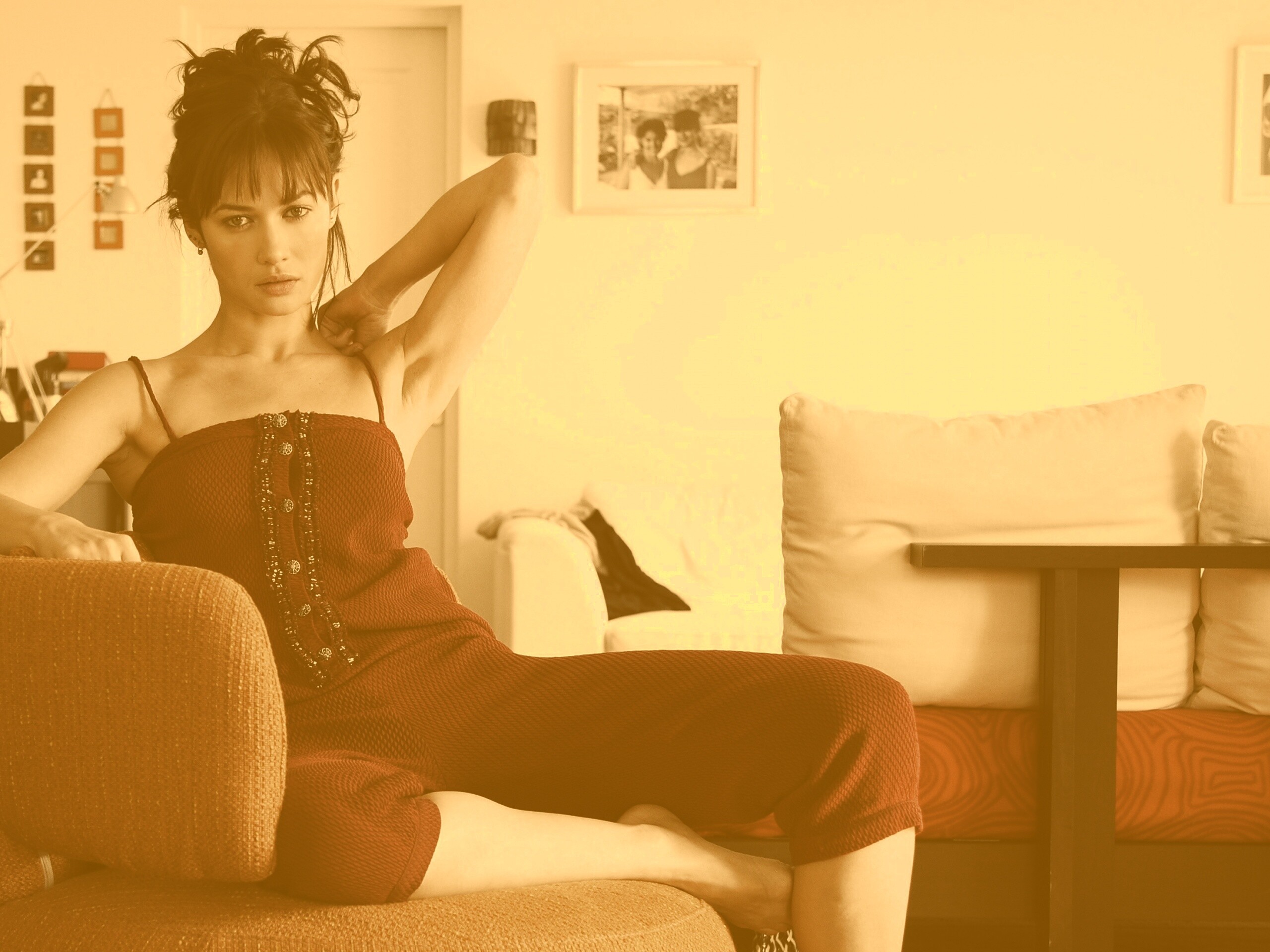 Ольга Куриленко на кресле обои