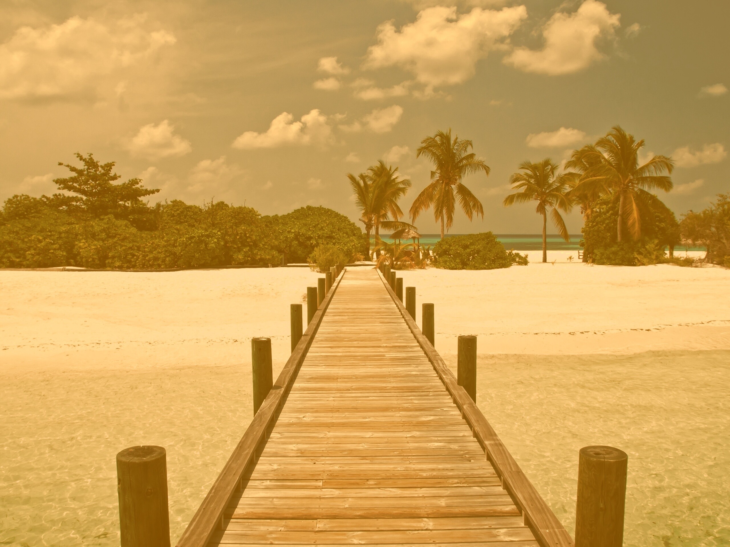 Пирс на тропическом острове обои