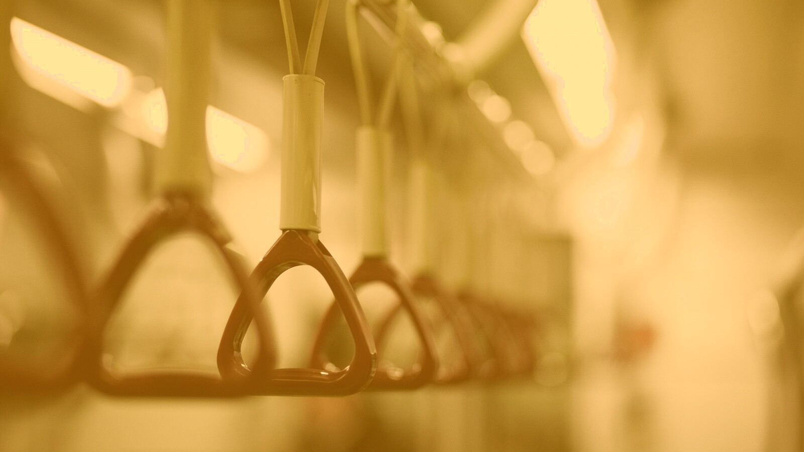 Поручни в метро обои