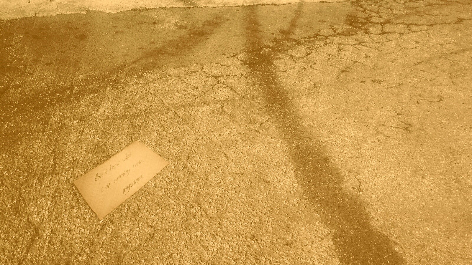 Записка на асфальте обои