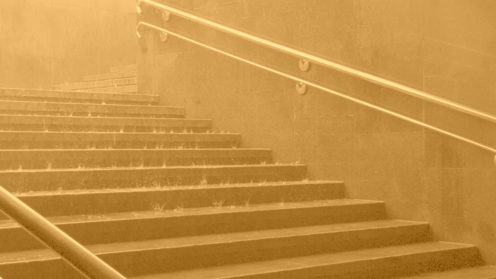 Спуск в подземный переход обои