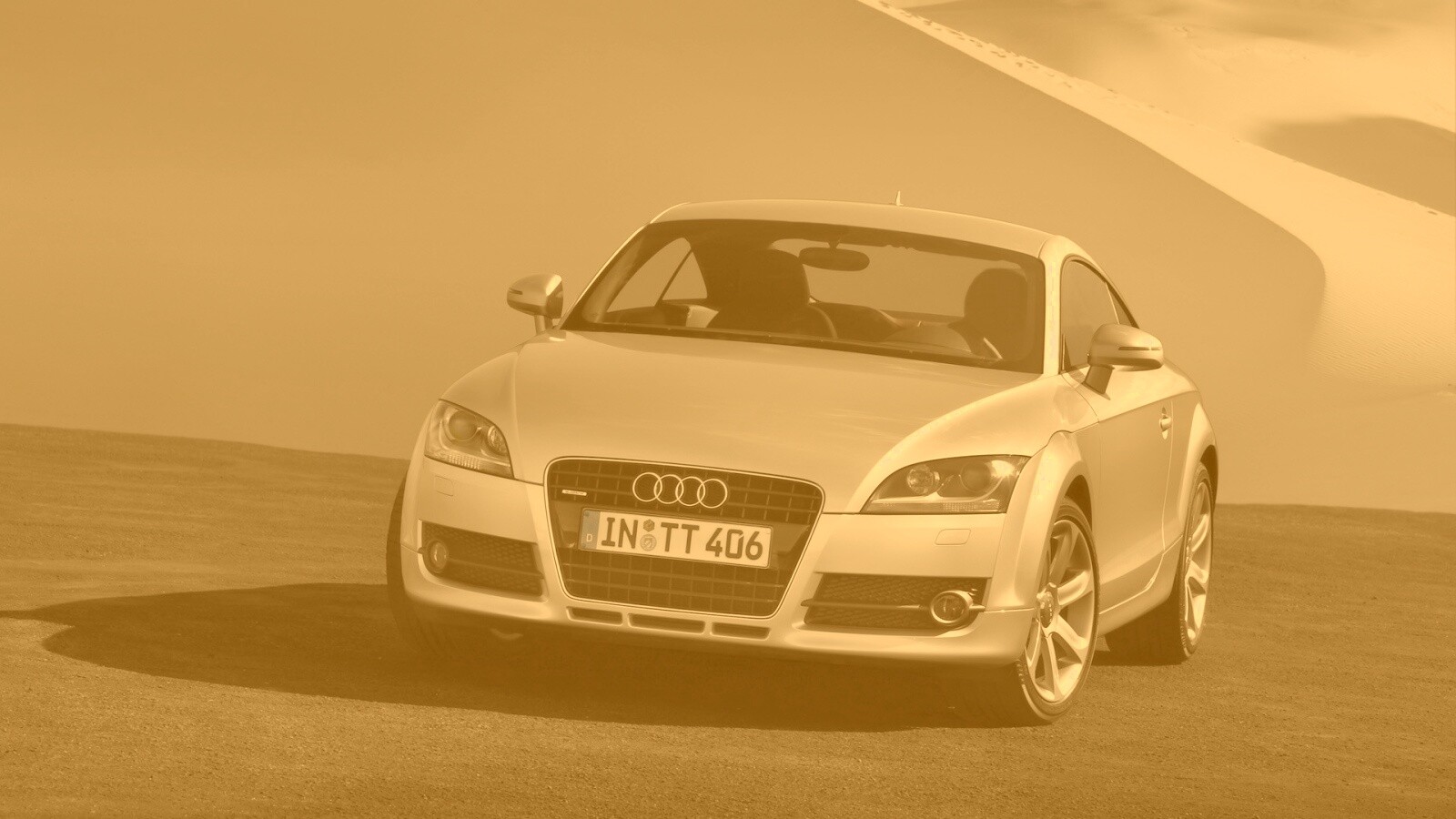 Audi TT на фоне снега обои
