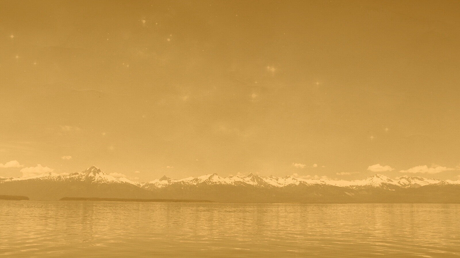 Горы за морем обои