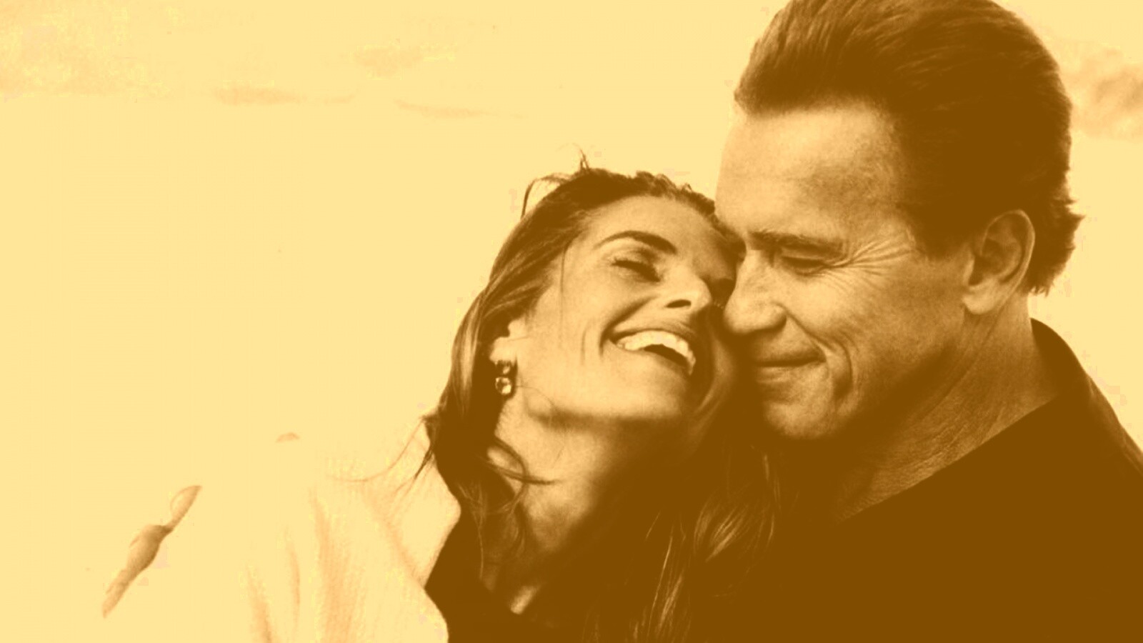 Арнольд Шварцнегер с девушкой обои