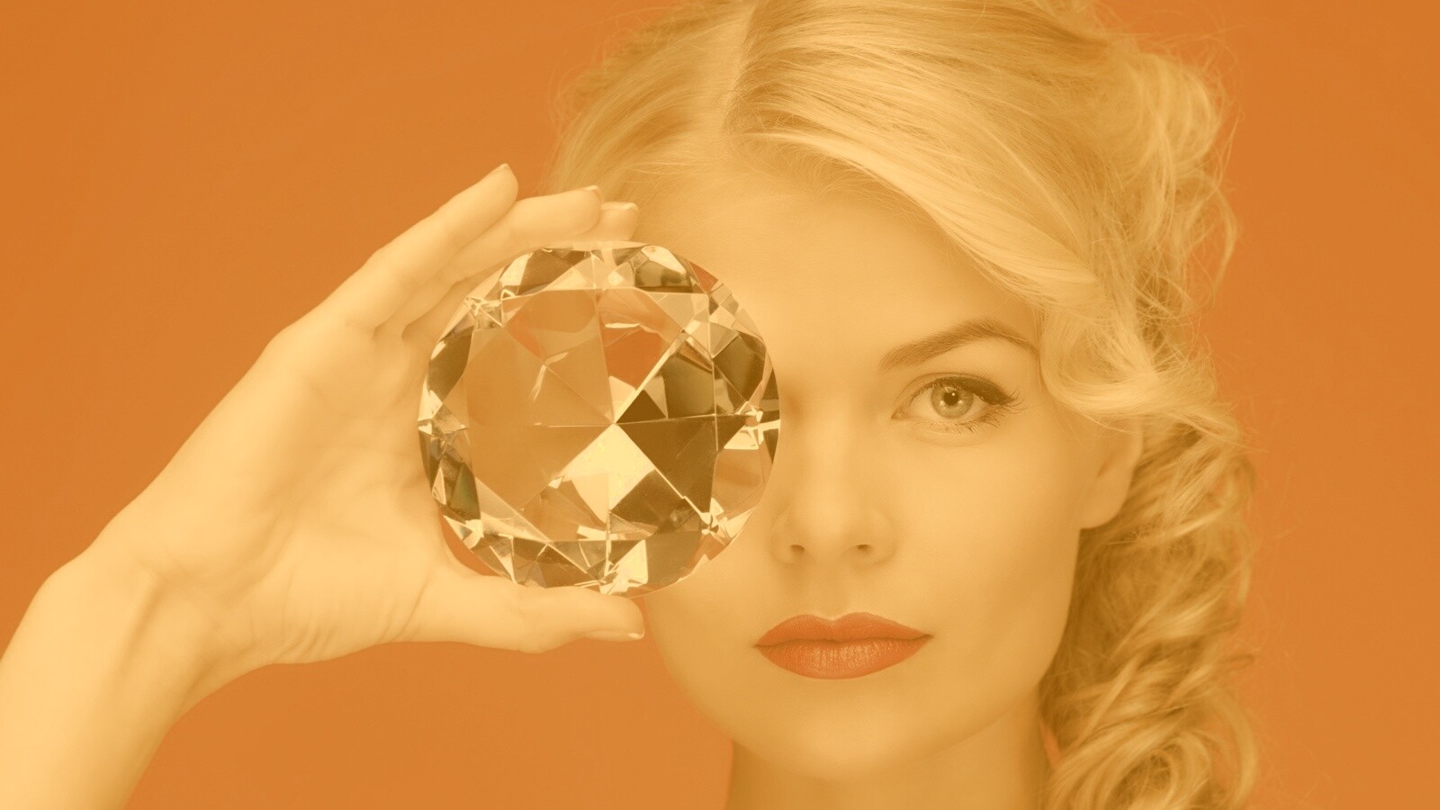 Девушка с бриллиантом обои