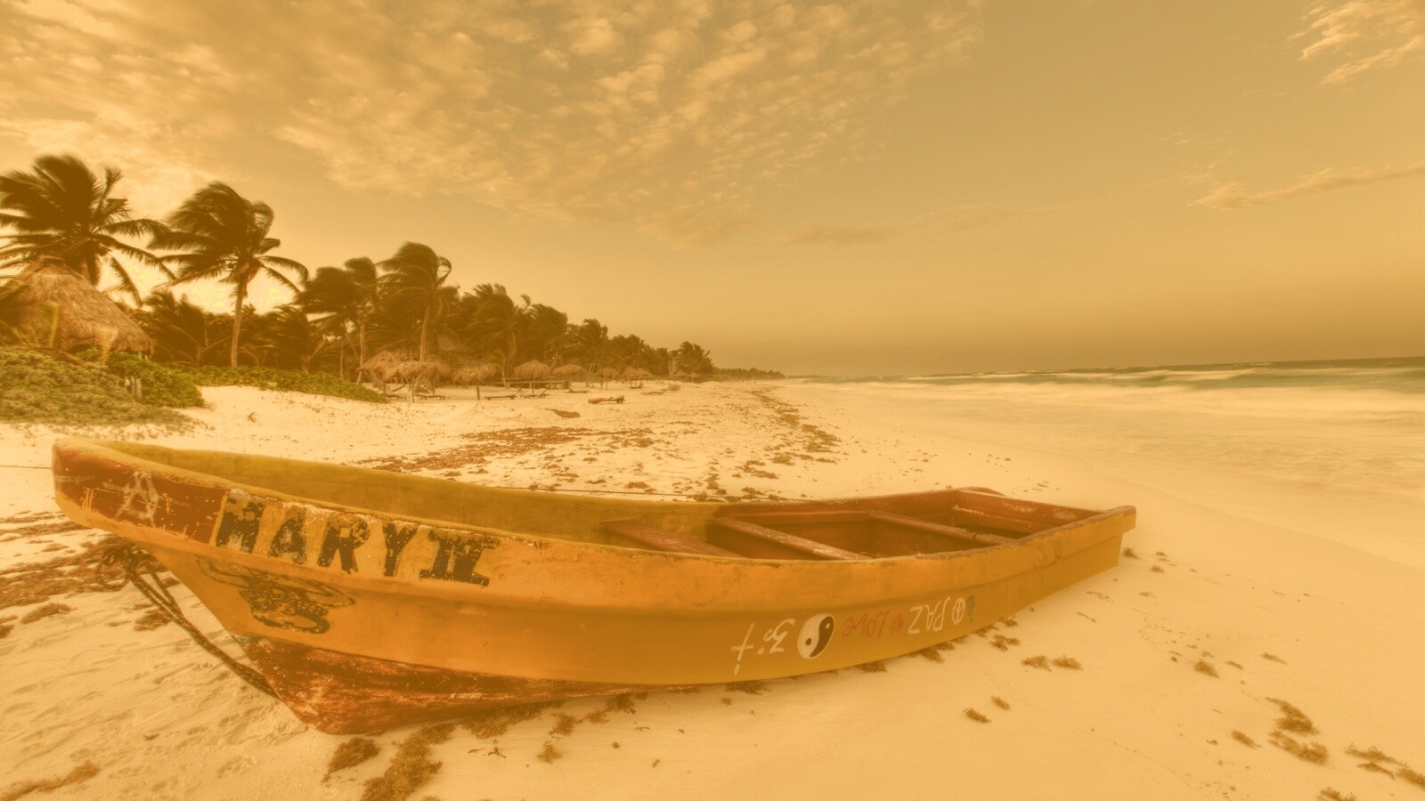 Лодка на берегу моря MARY IV обои