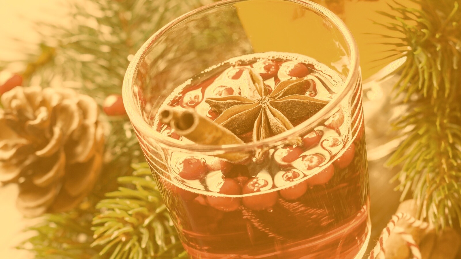 Глинтвейн с палочкой корицы обои