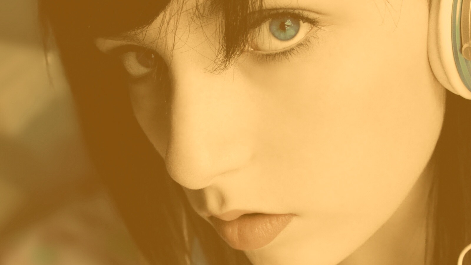 Наушники и девушка обои