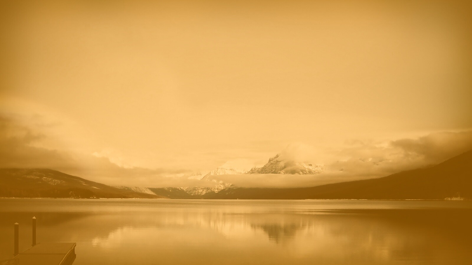 Спокойное горное озеро обои