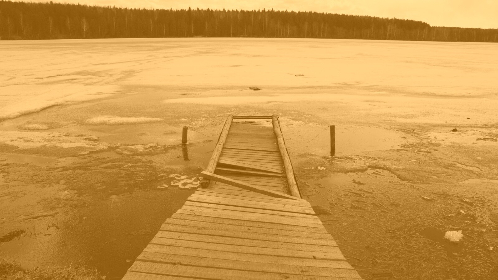 Пирс на замерзшем озере обои