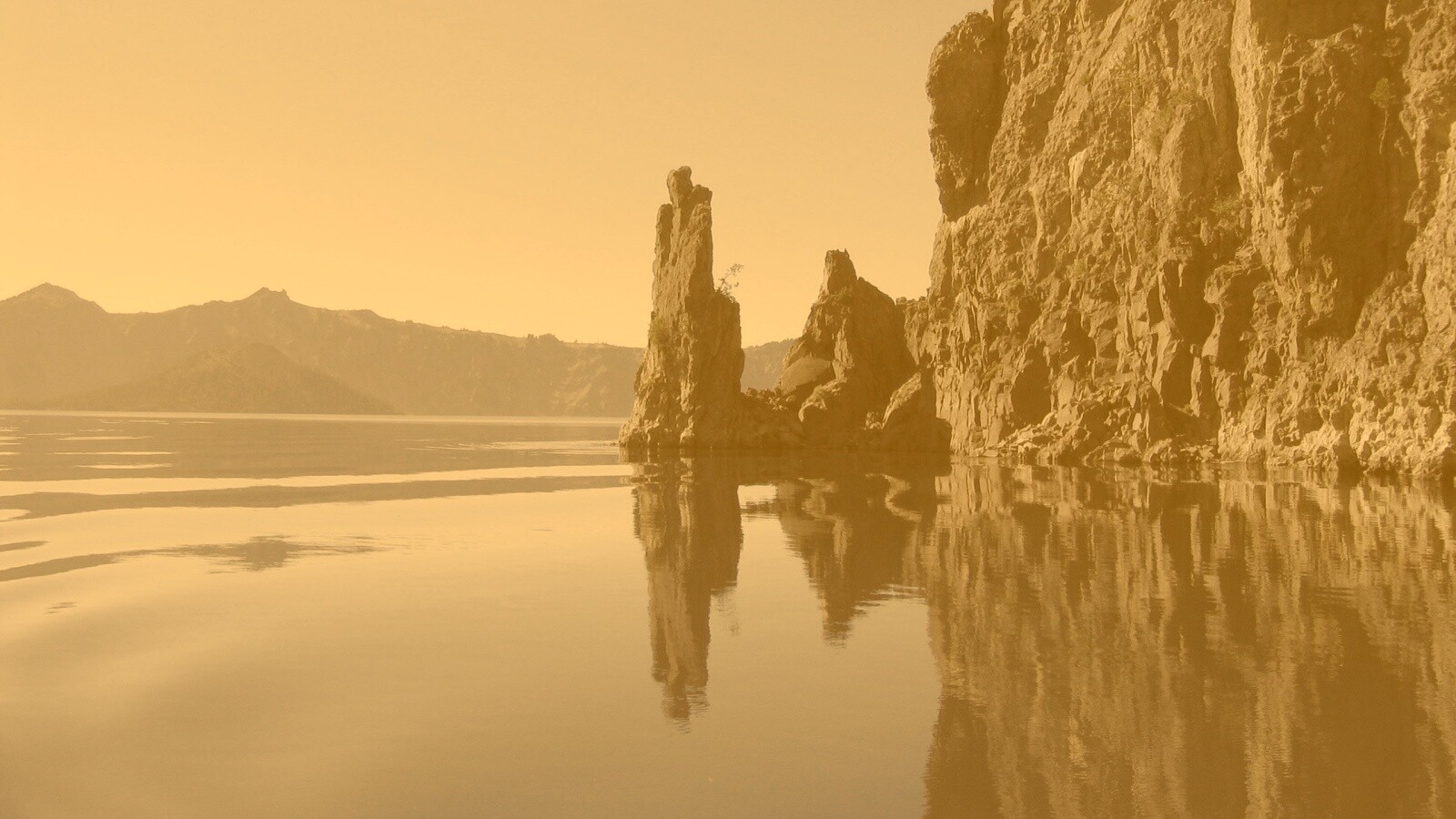 Скалистый берег обои