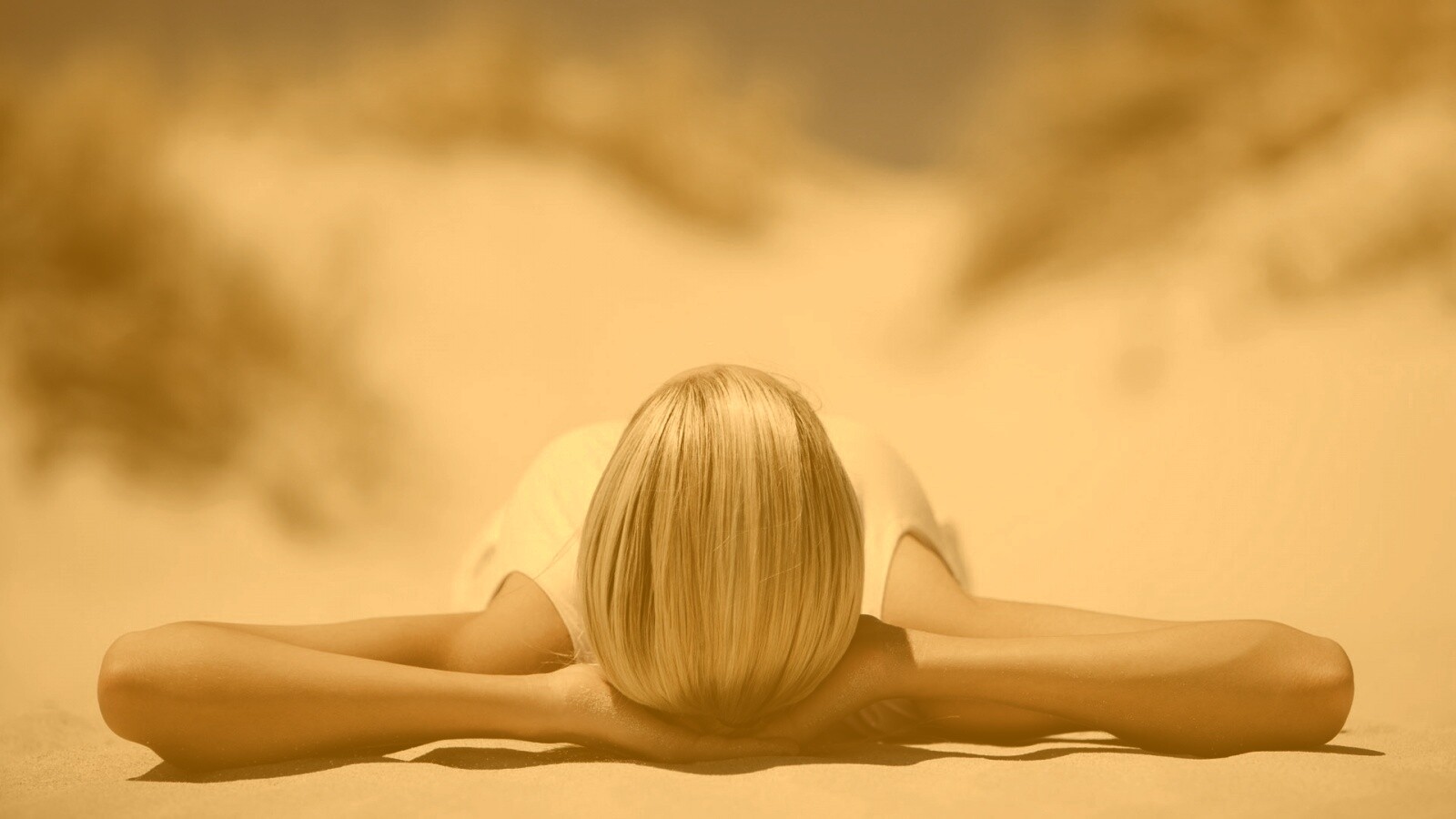 Девушка на солнце обои