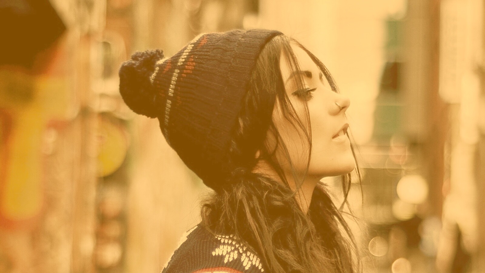 Девушка в шапке обои