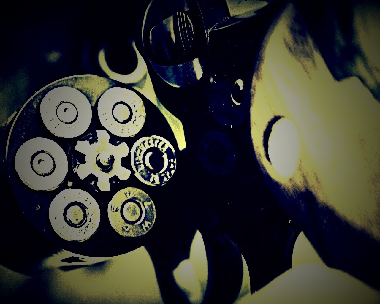 Револьвер обои