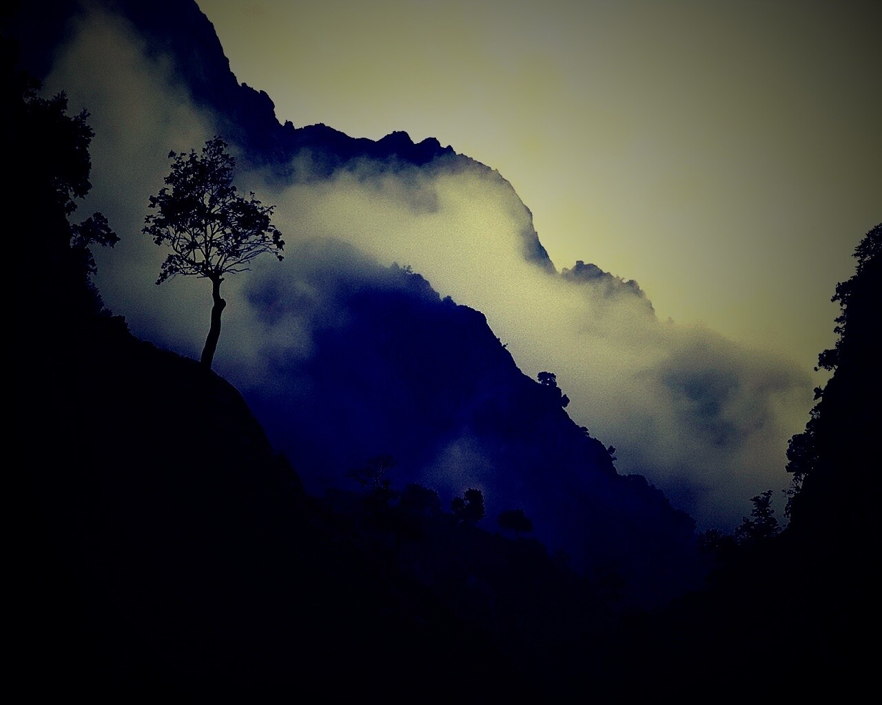 Сумерик в горах обои