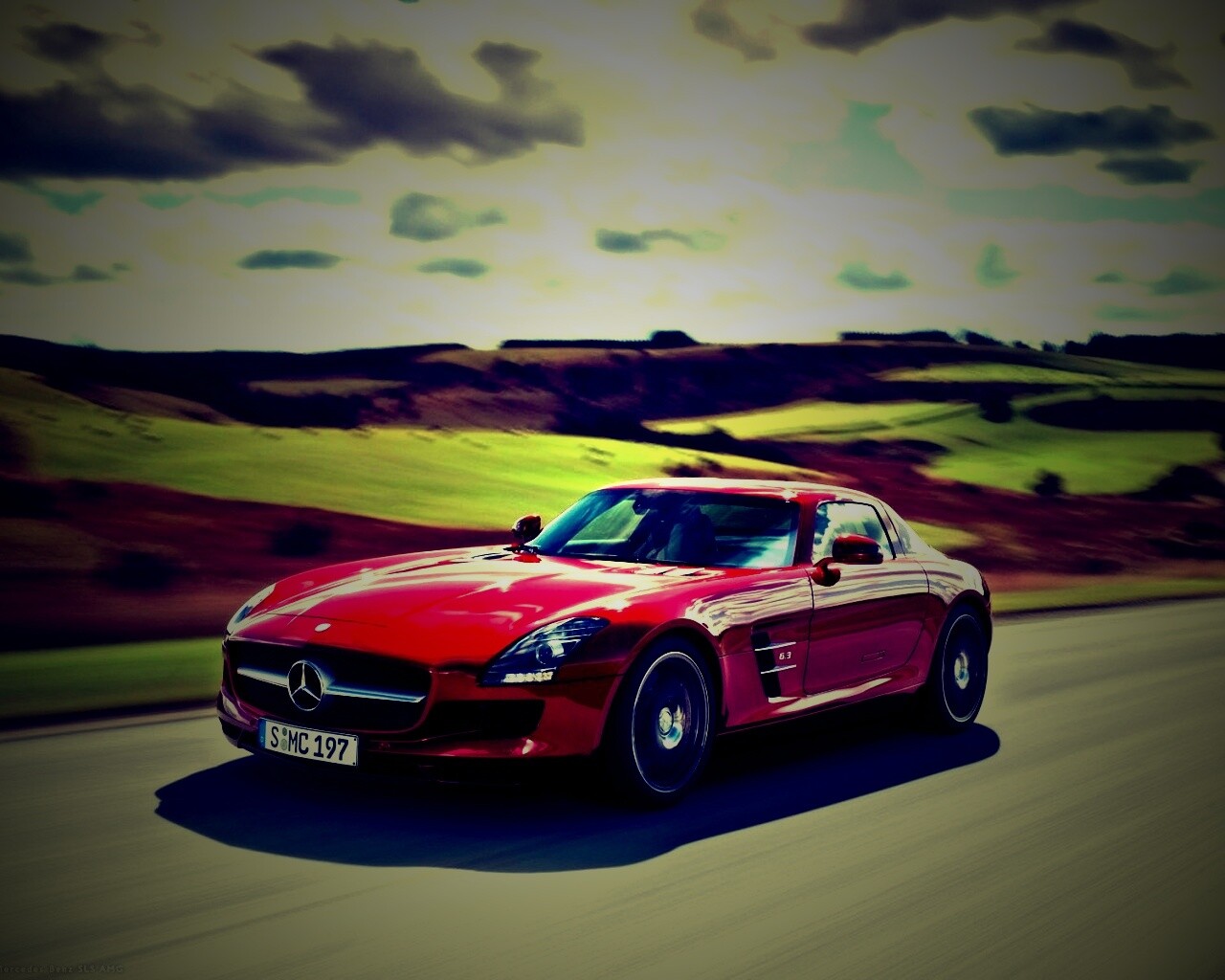 Красный спортивный мерседес обои