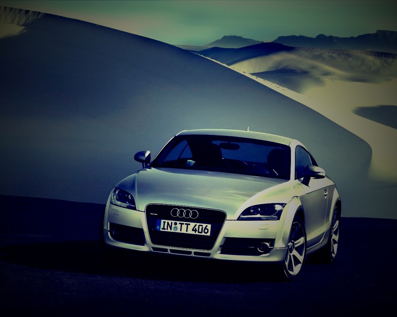 Audi TT на фоне снега обои