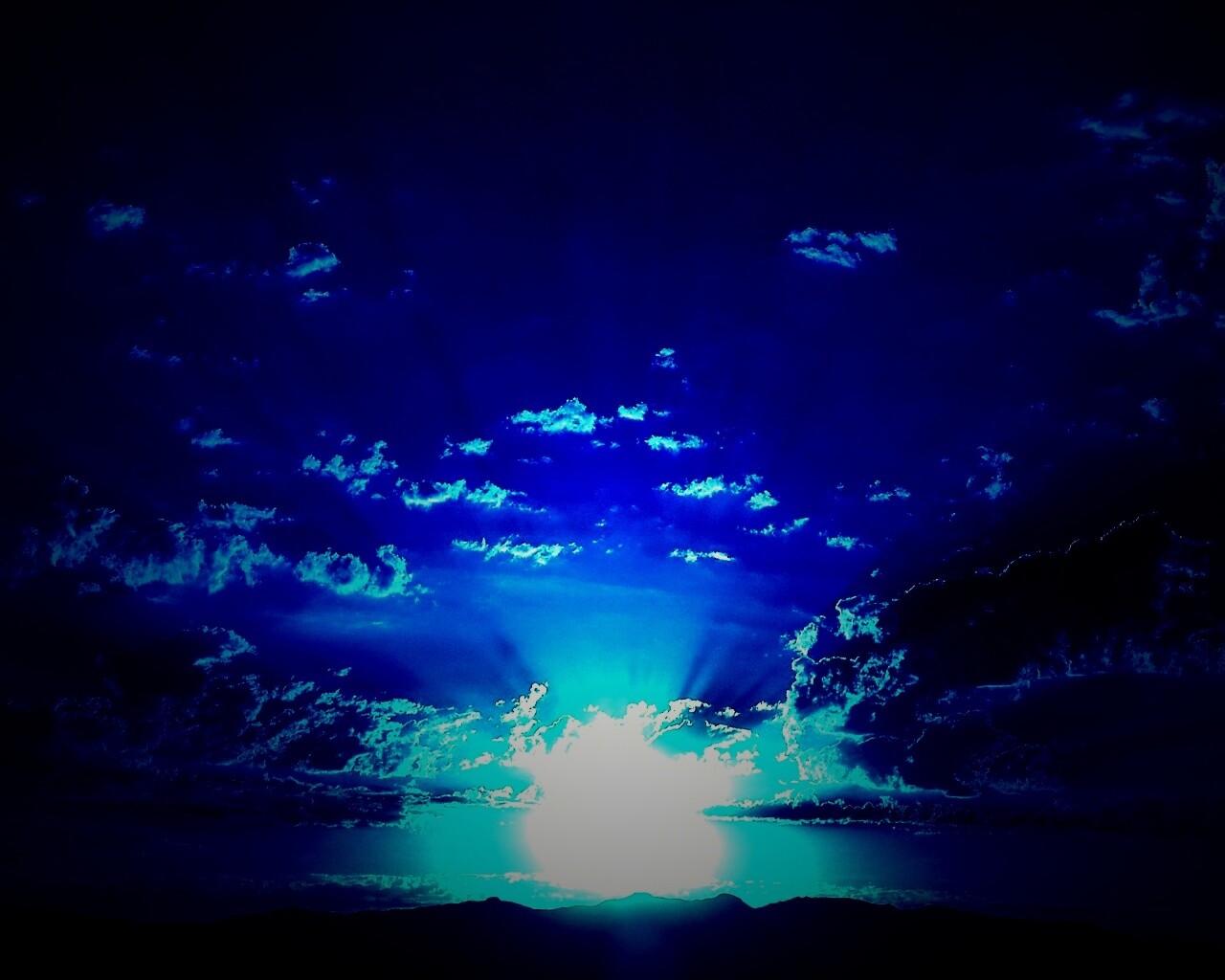 Восход в горах обои