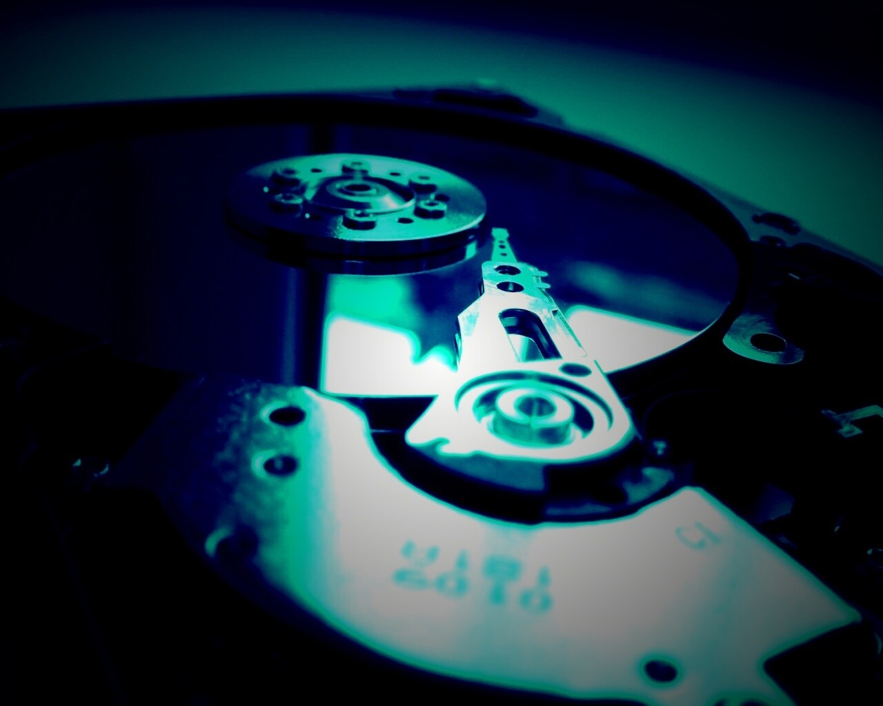 Разобранный жесткий диск обои