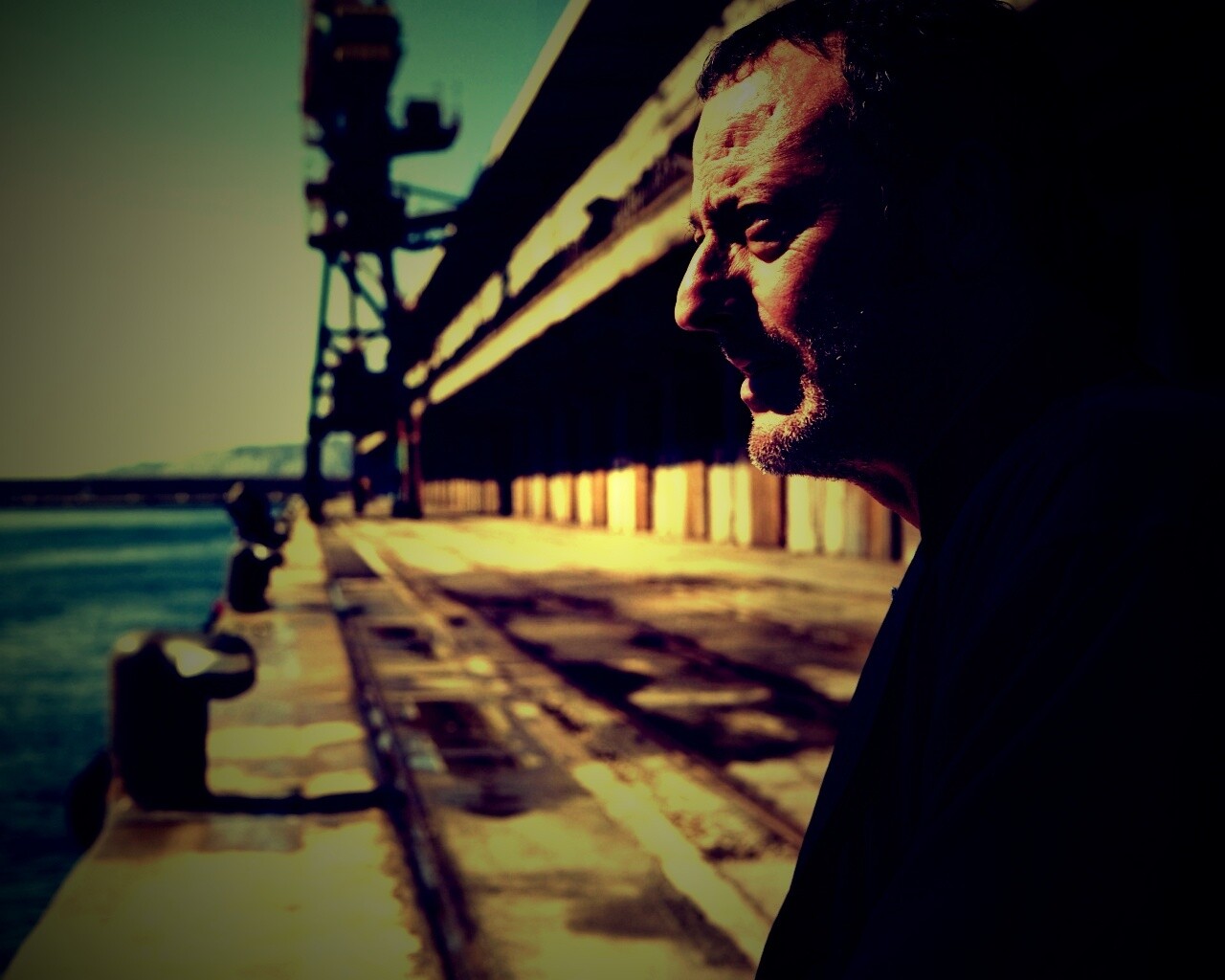 Жан Рено в порту обои