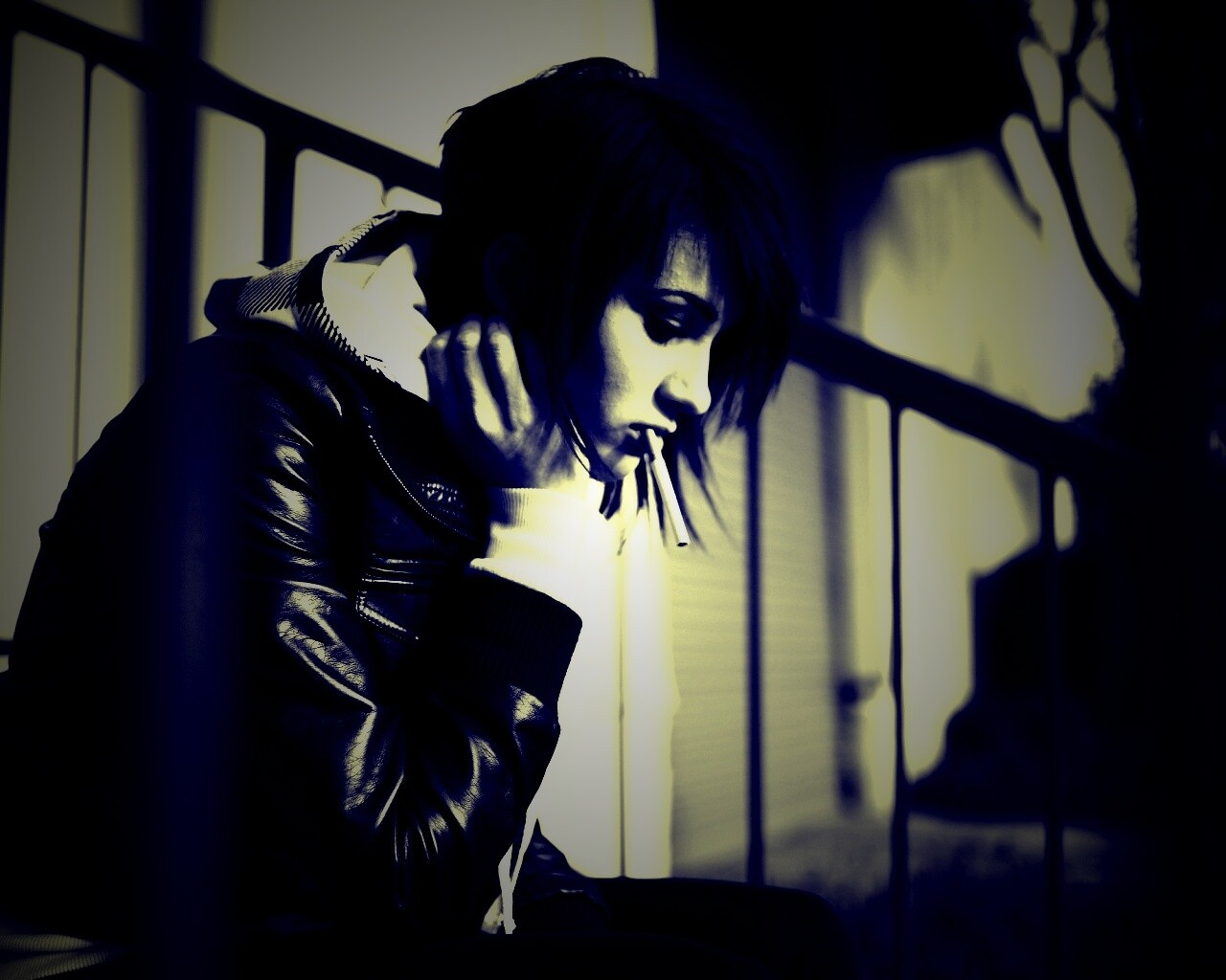 Девушка с сигаретой обои