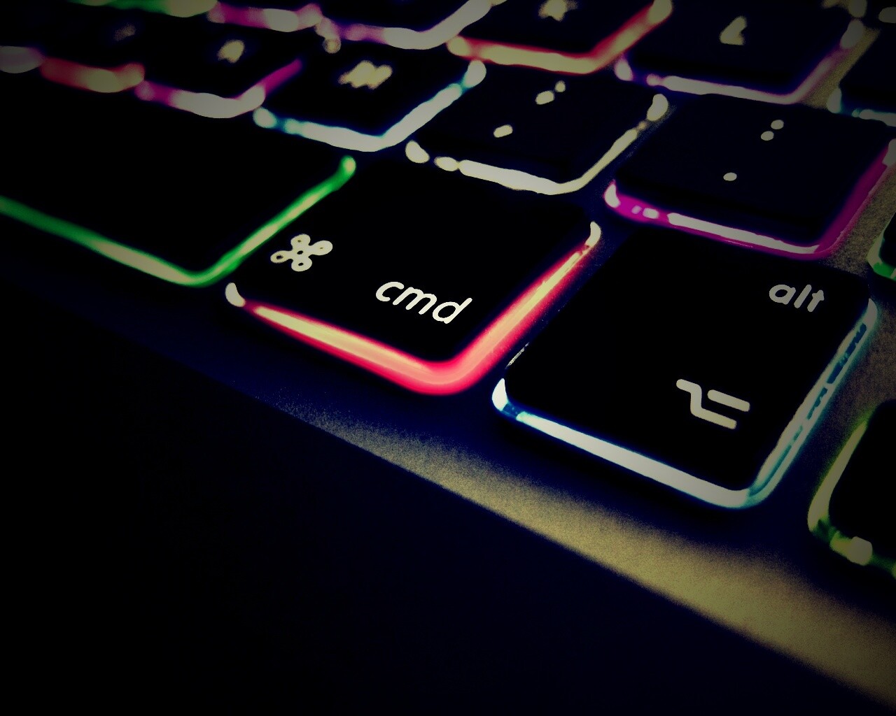 Разноцветная клава макбука обои