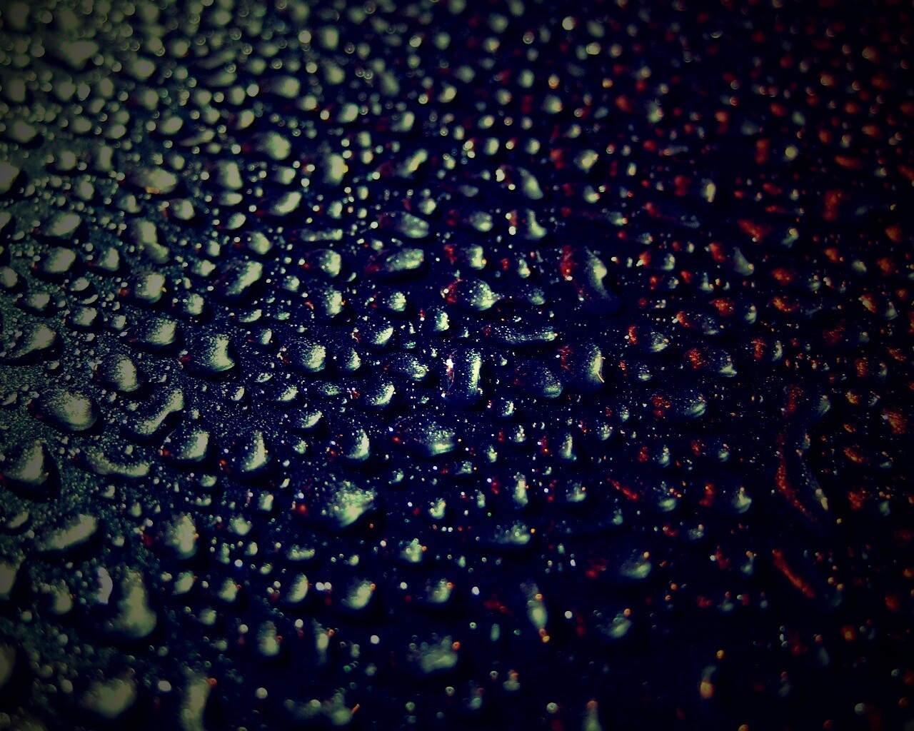 Вода собирается в капли обои