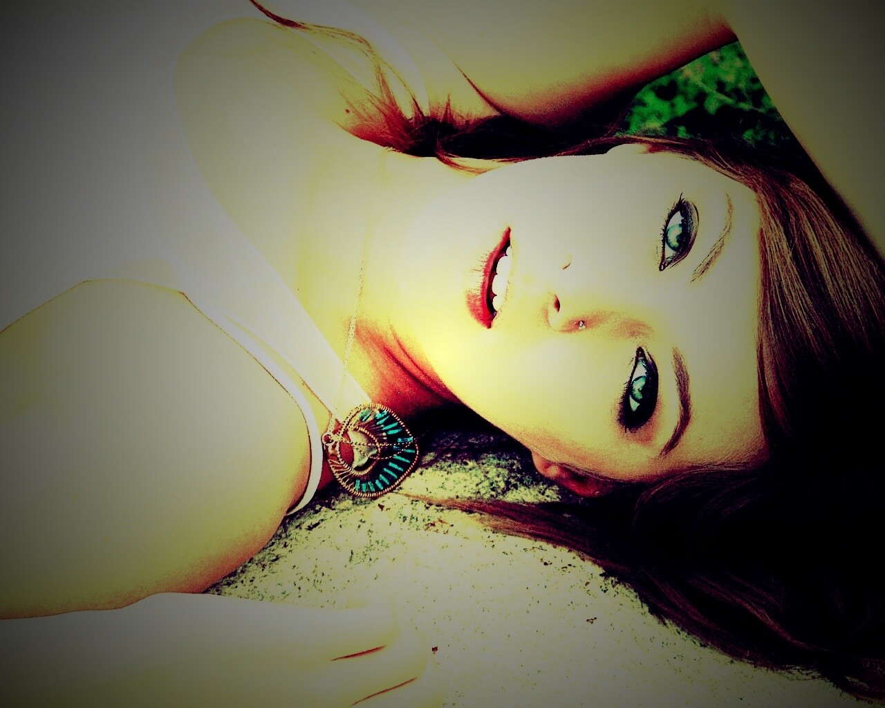 Глаза цвета моря обои