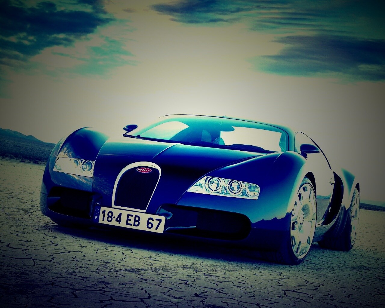 Бугатти в пустыне обои