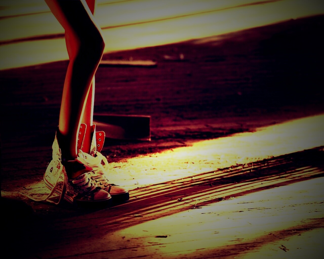 Ножки в кедах обои