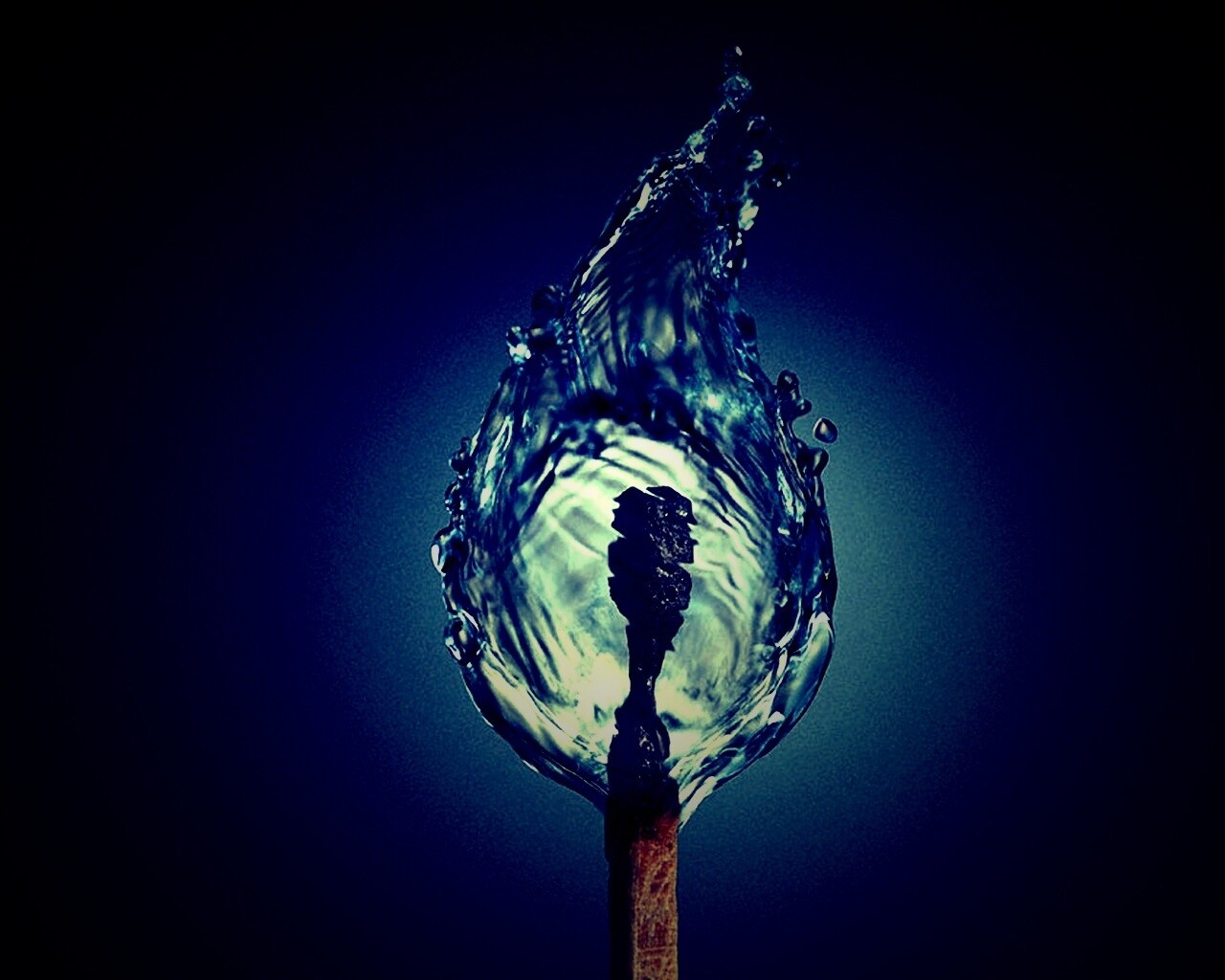 Водяное пламя спички обои