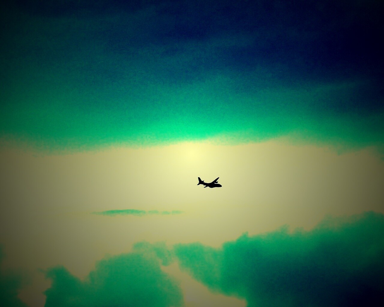 Самолет в небе обои