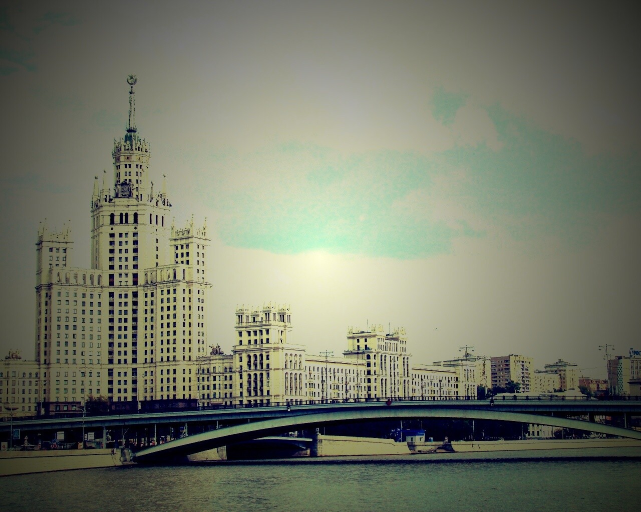 Высотка на Котельнической набережной обои